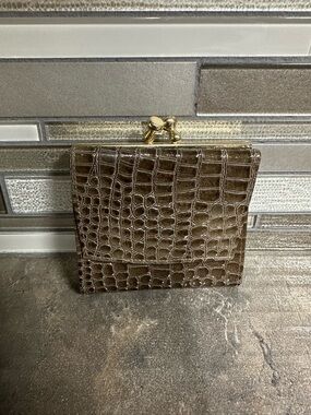 Vintage Jad trifold croc embossed wallet